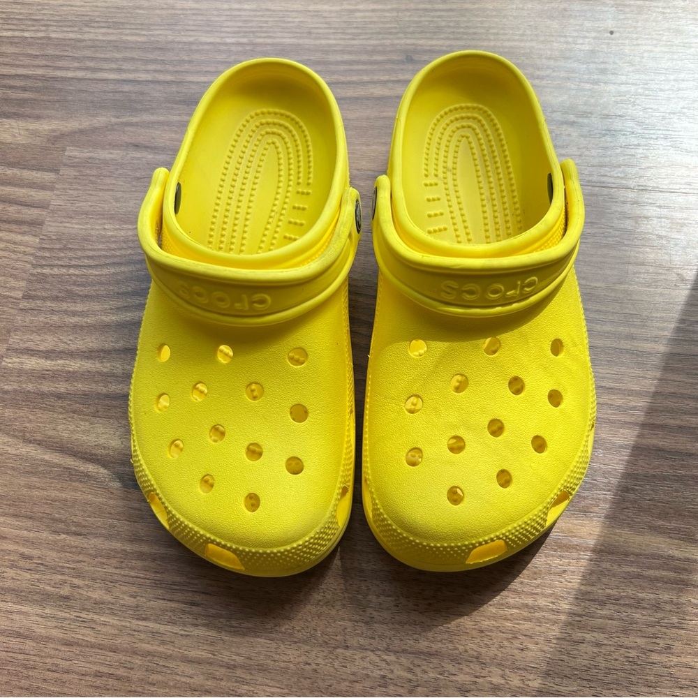 Yellow Crocs - Picture 2 of 7